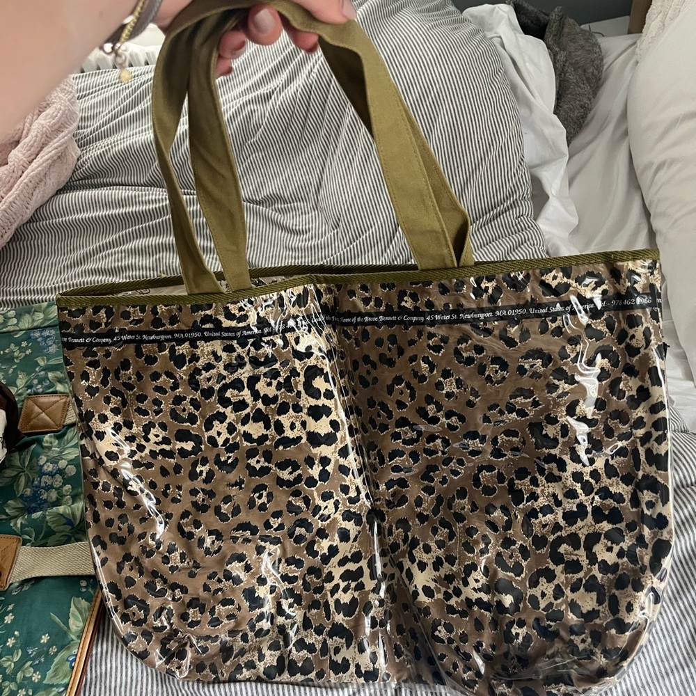 Plastic canvas reversible tote